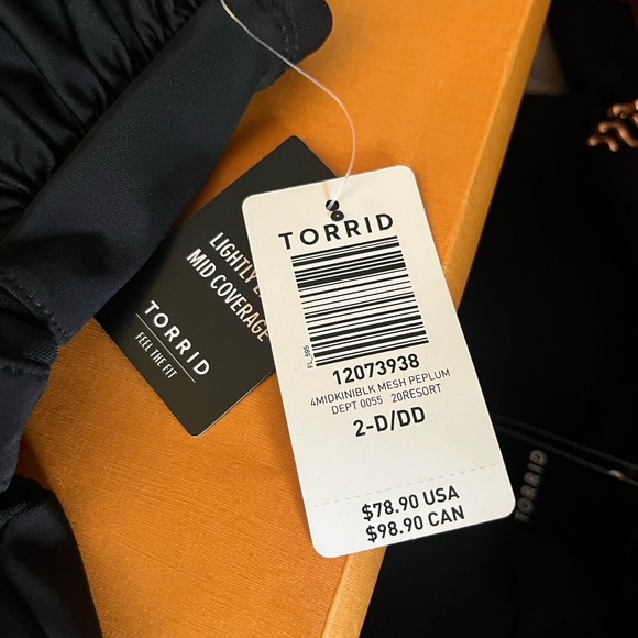 Adorable plus swim top from Torrid 2D/DD NWT and peplum with mesh. - Picture 4 of 5